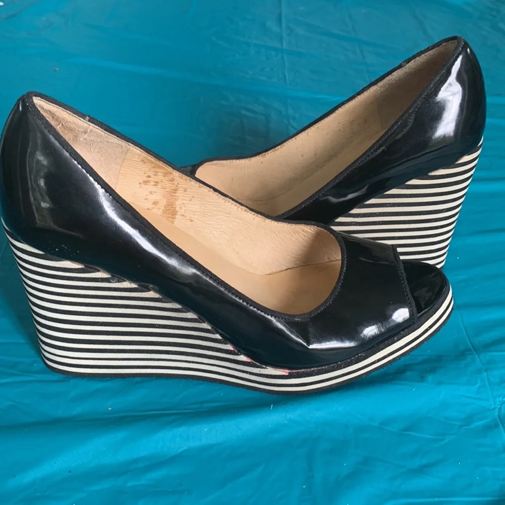 Gently worn Michael Kors Adlai’s Black and Cream Strip Wedge Shoes.
